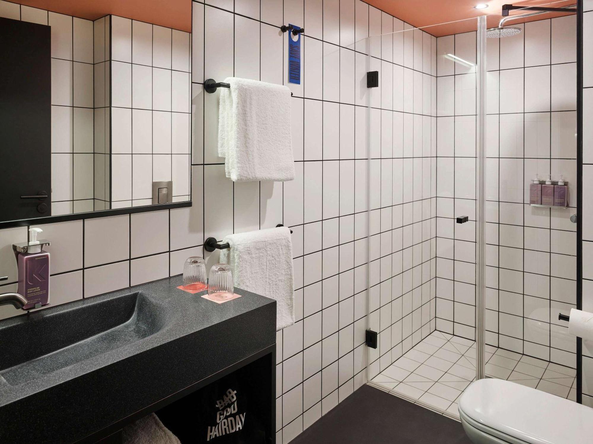 Tribe Paris Saint Ouen Hotel Exterior photo